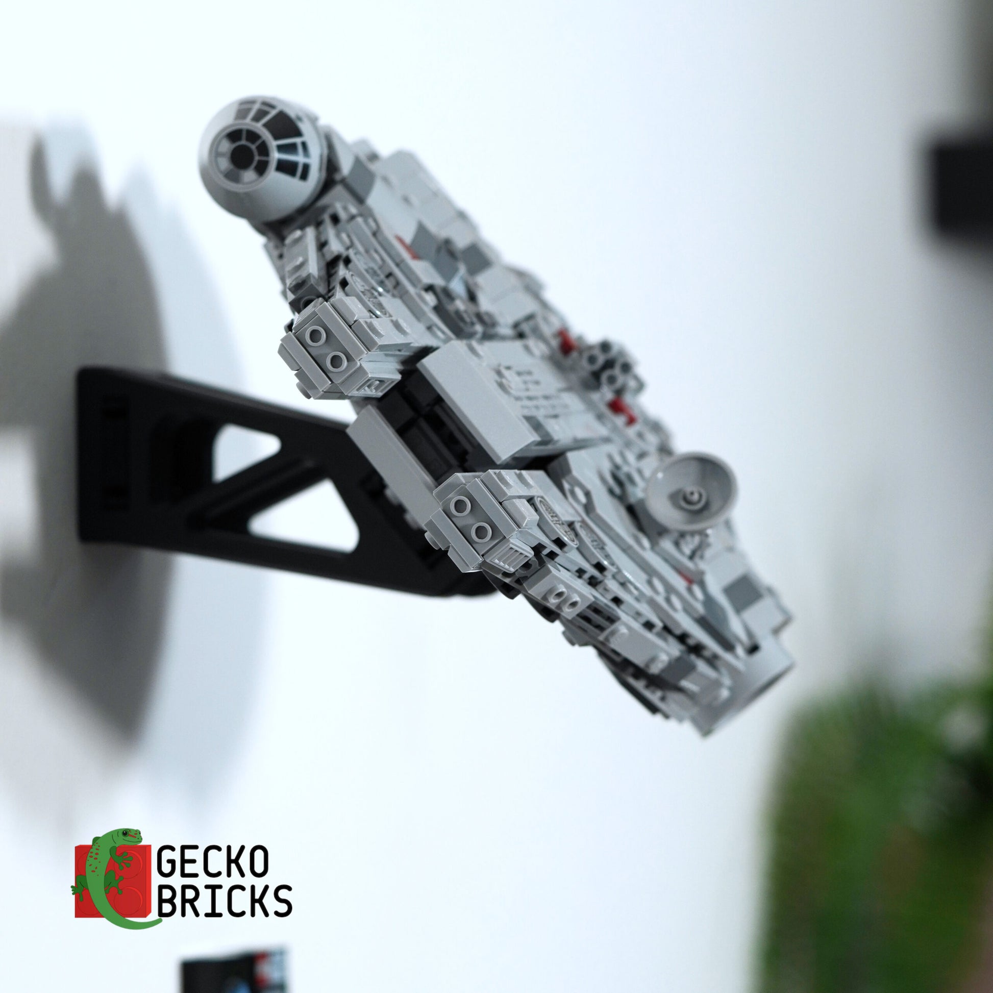 Millennium Falcon Midi - 75375 - Wall Mount image 6
