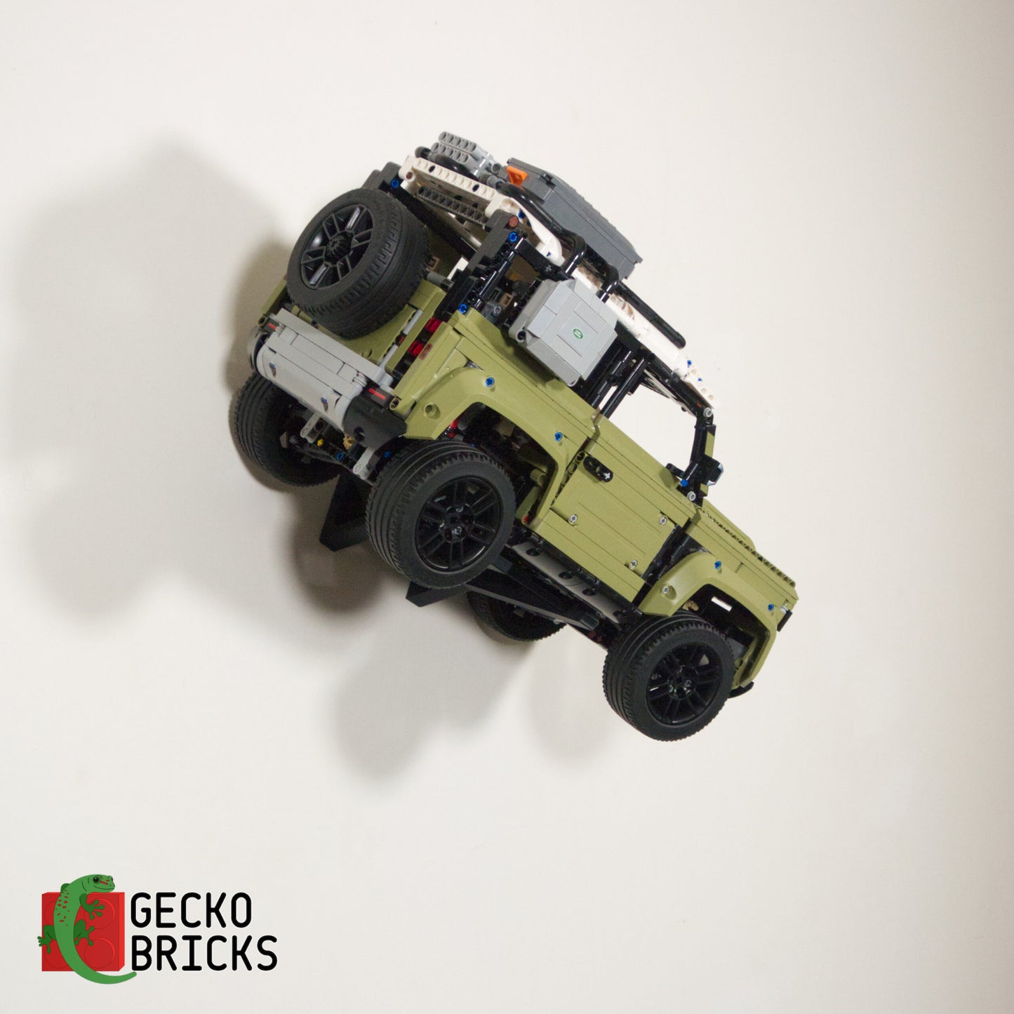 Land Rover Defender - 42110 - Wall Mount image 3