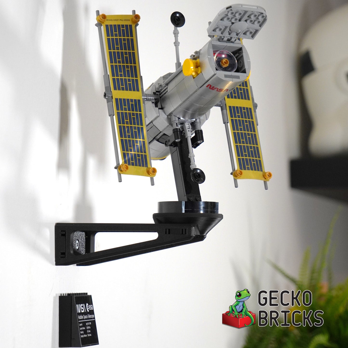 Hubble Telescope & Space Shuttle Discovery Bundle- 10283 - Wall Mount image 3