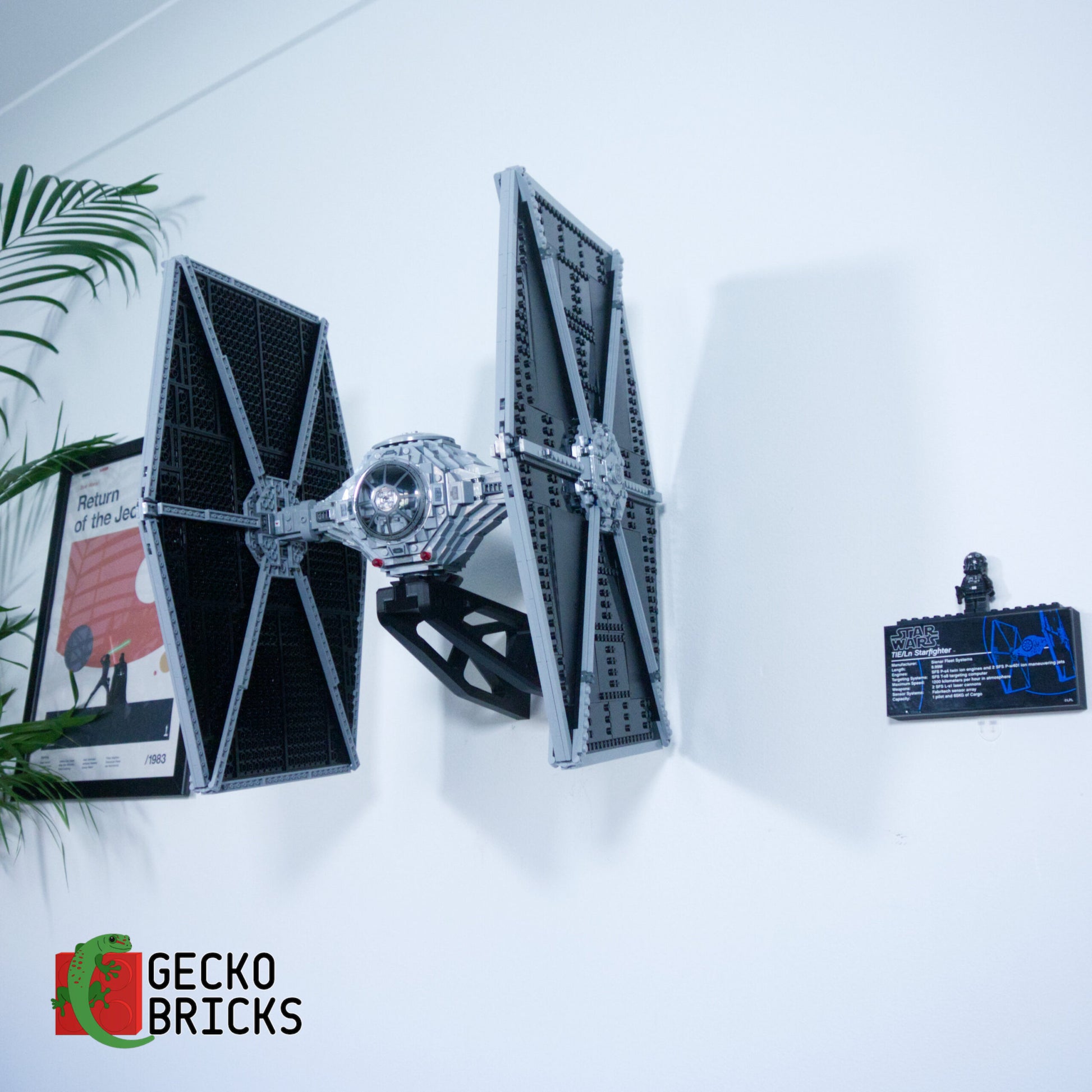 UCS Tie Fighter - 75095 - Wall Mount image 3