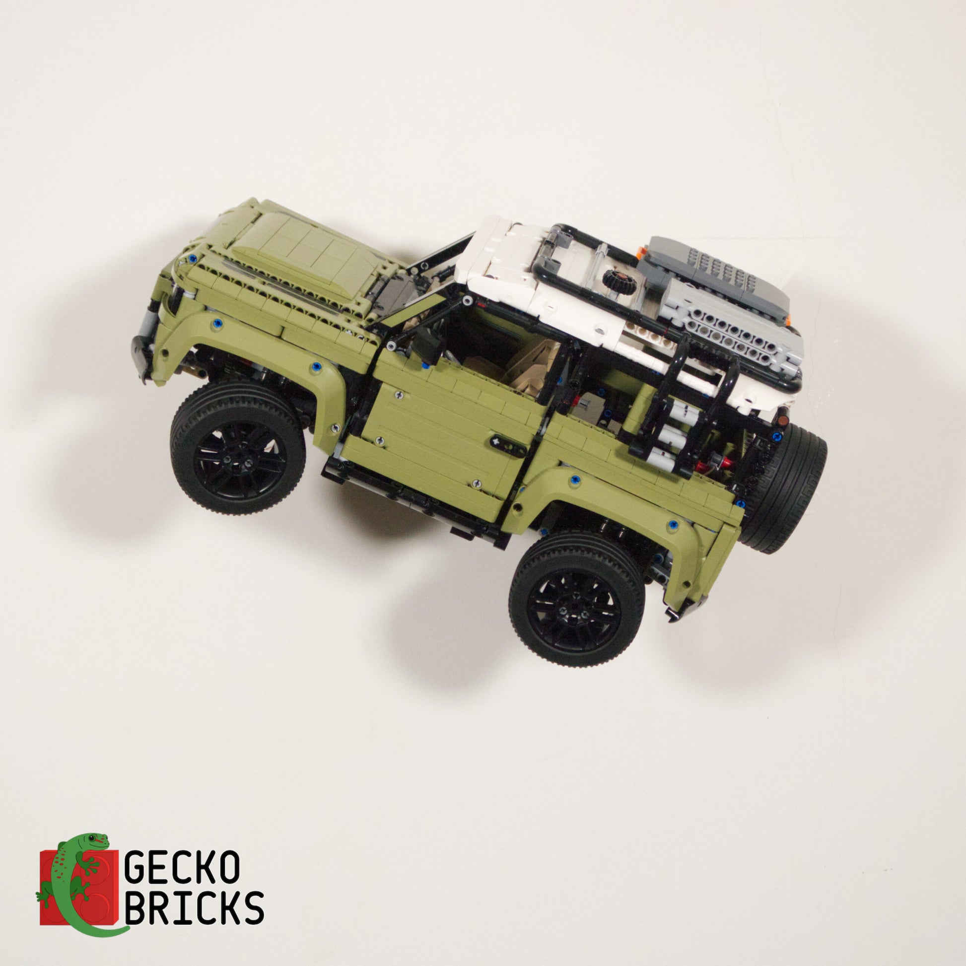 Land Rover Defender - 42110 - Wall Mount image 4