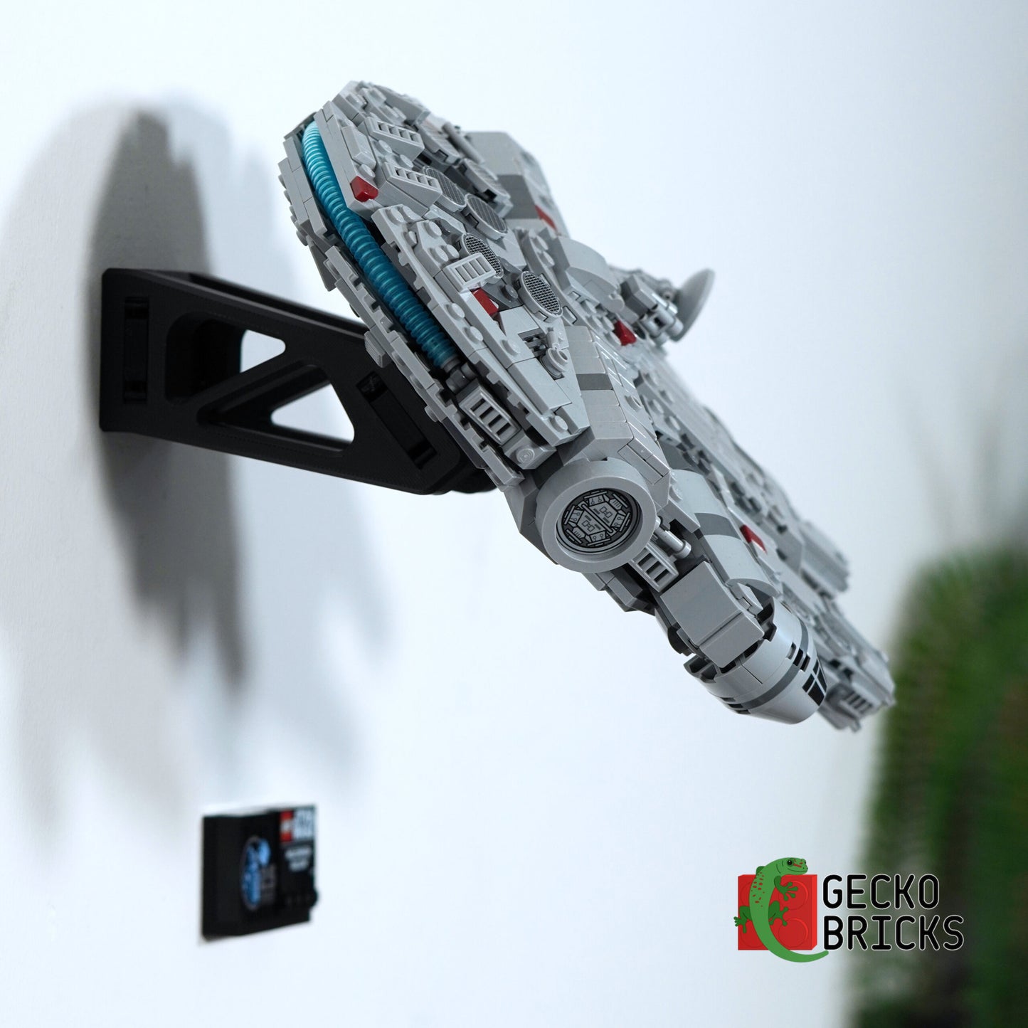 Millennium Falcon Midi - 75375 - Wall Mount image 2