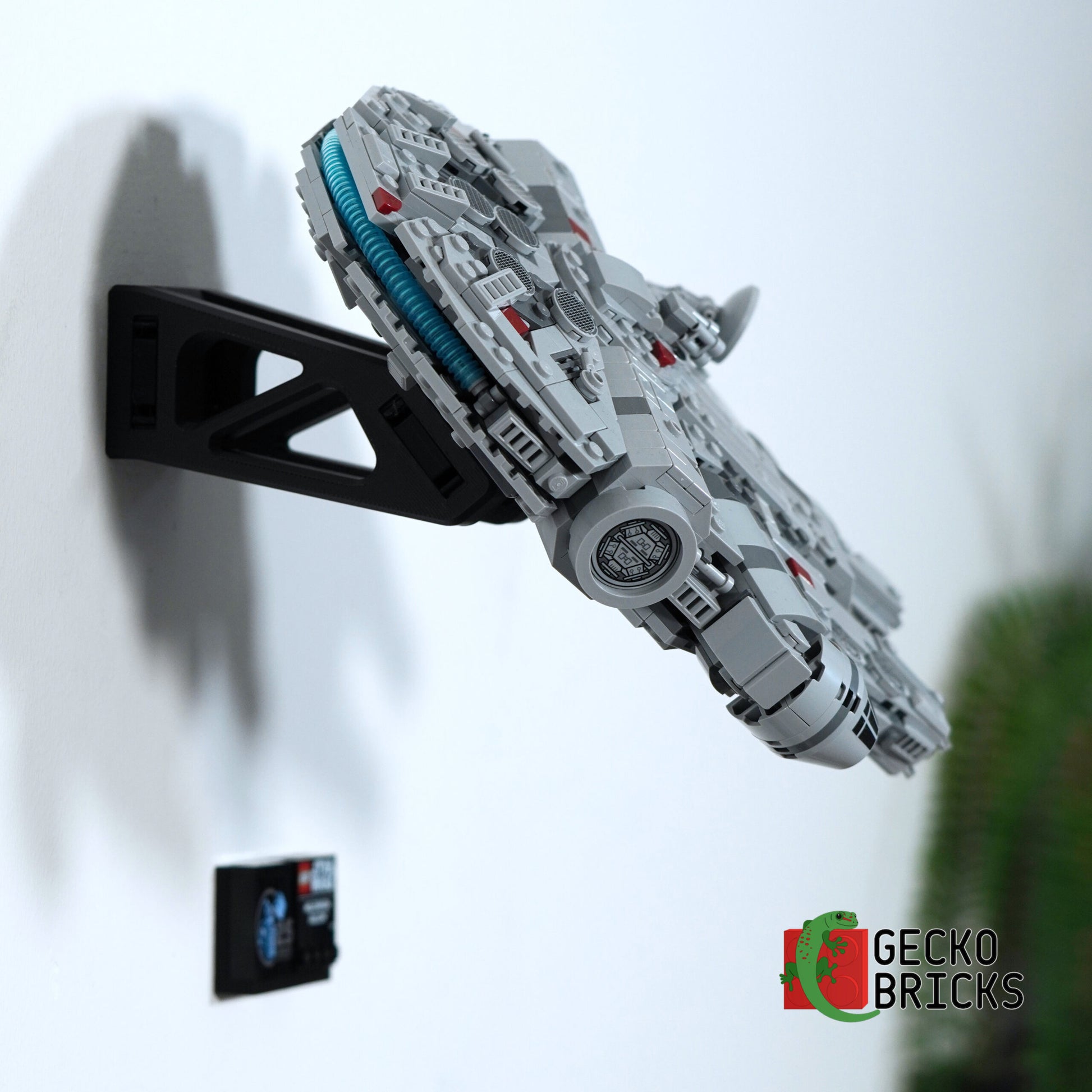 Millennium Falcon Midi - 75375 - Wall Mount image 2