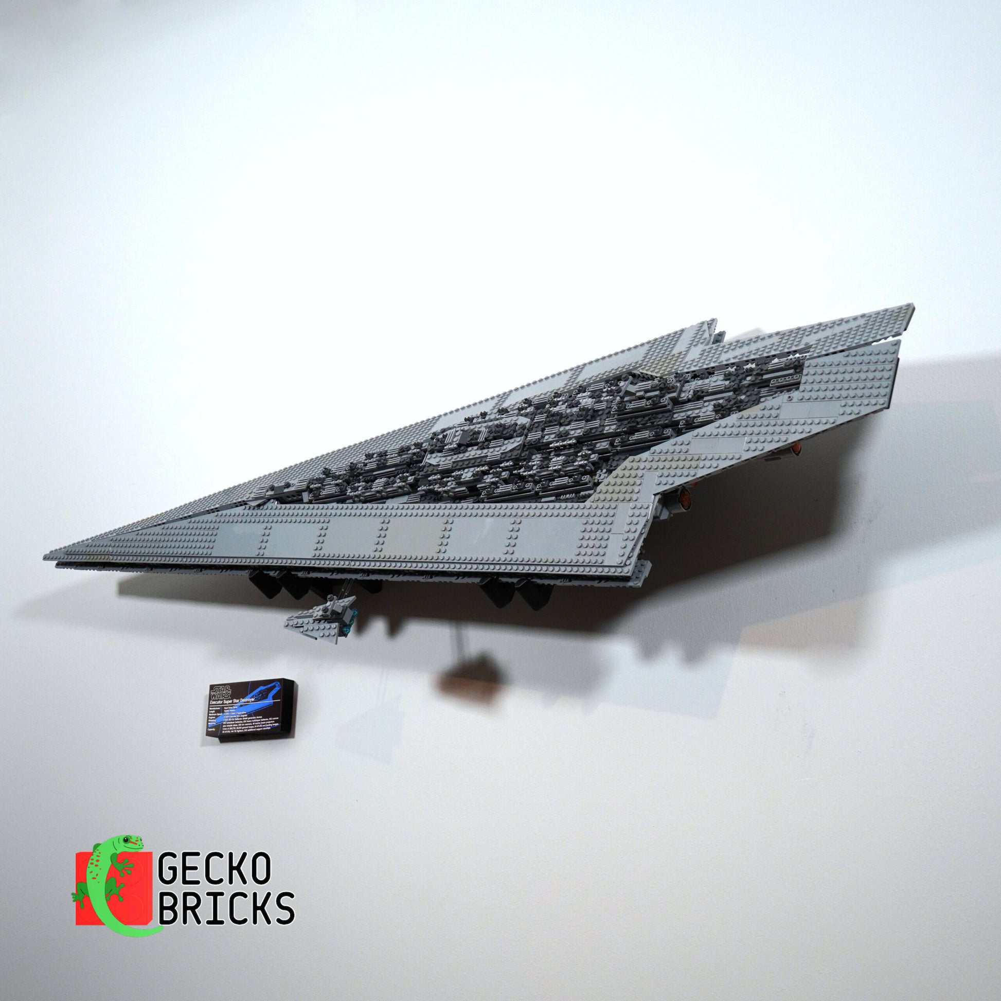 UCS Super Star Destroyer - 10221 - Wall Mount image 4