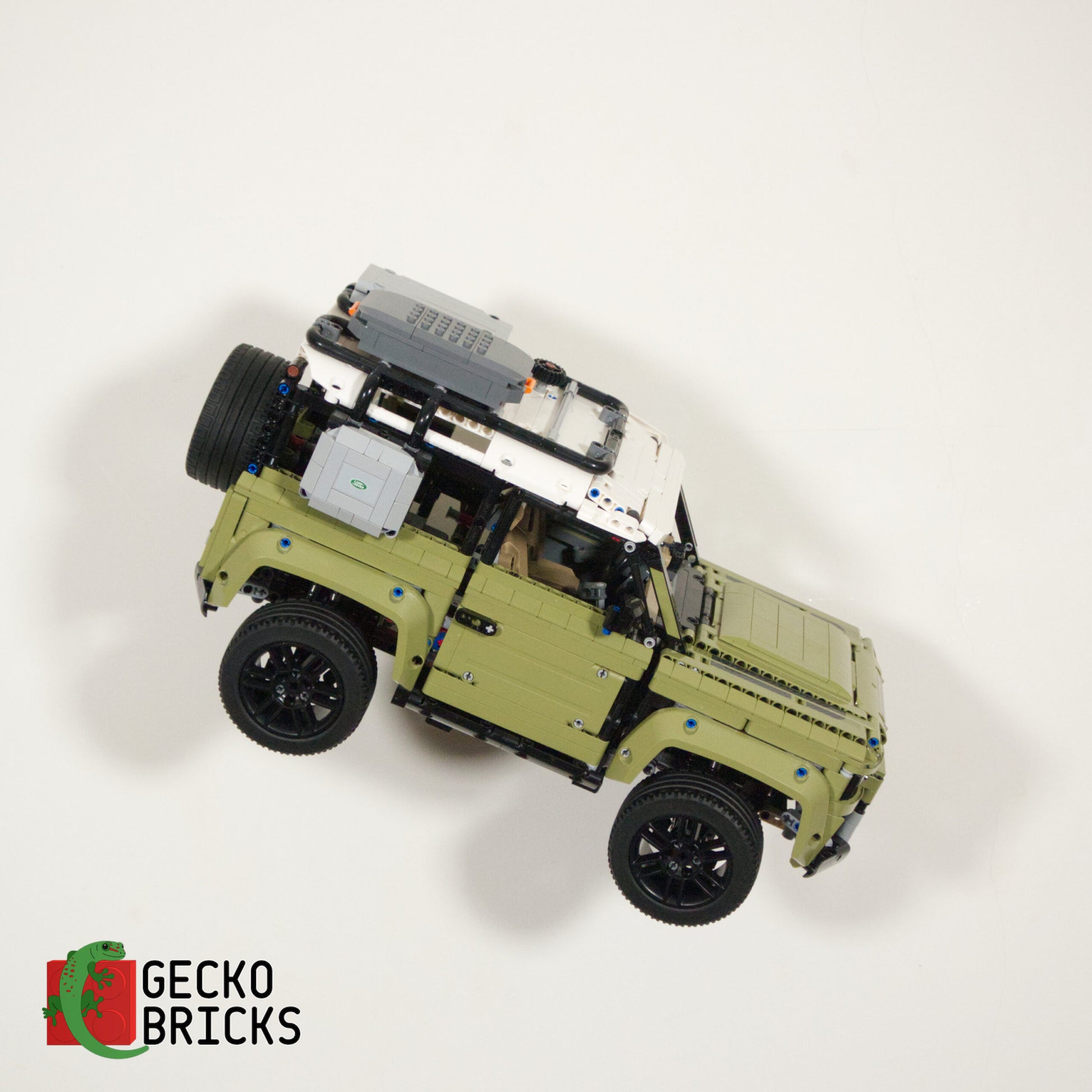 Land Rover Defender - 42110 - Wall Mount image 2