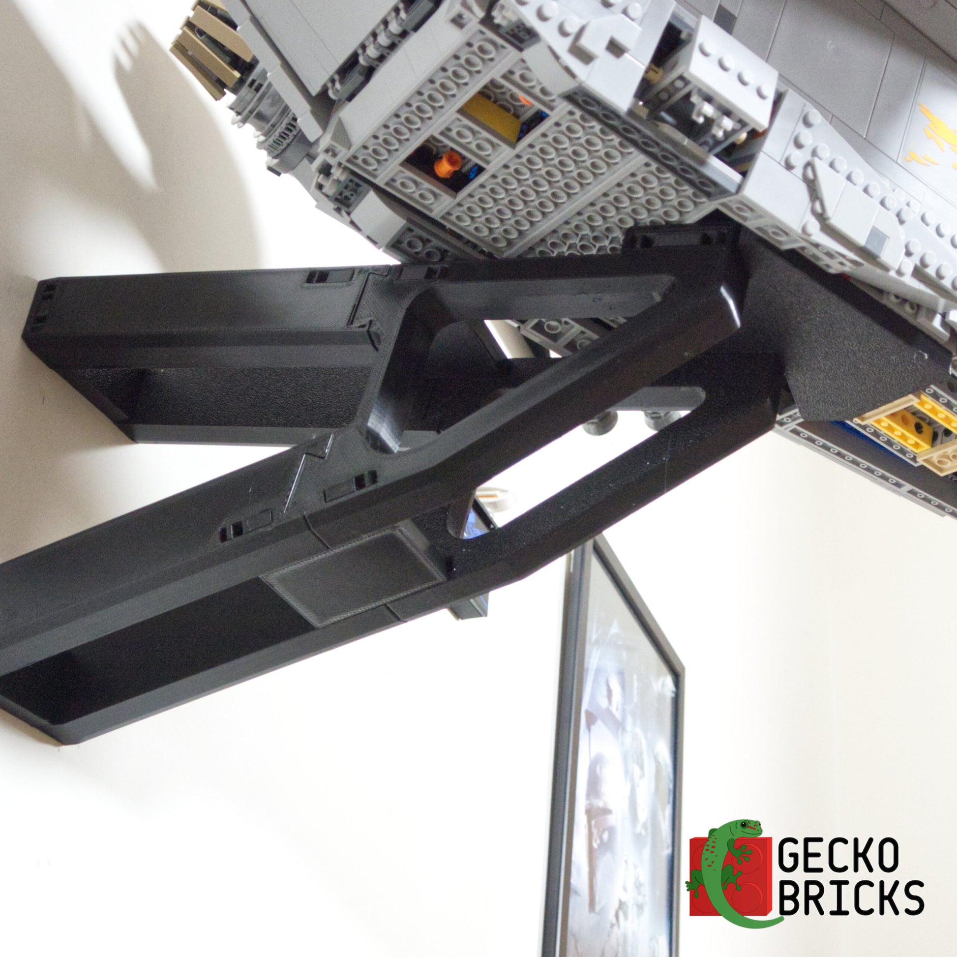 The Razor Crest UCS - 75331 - Wall Mount image 5