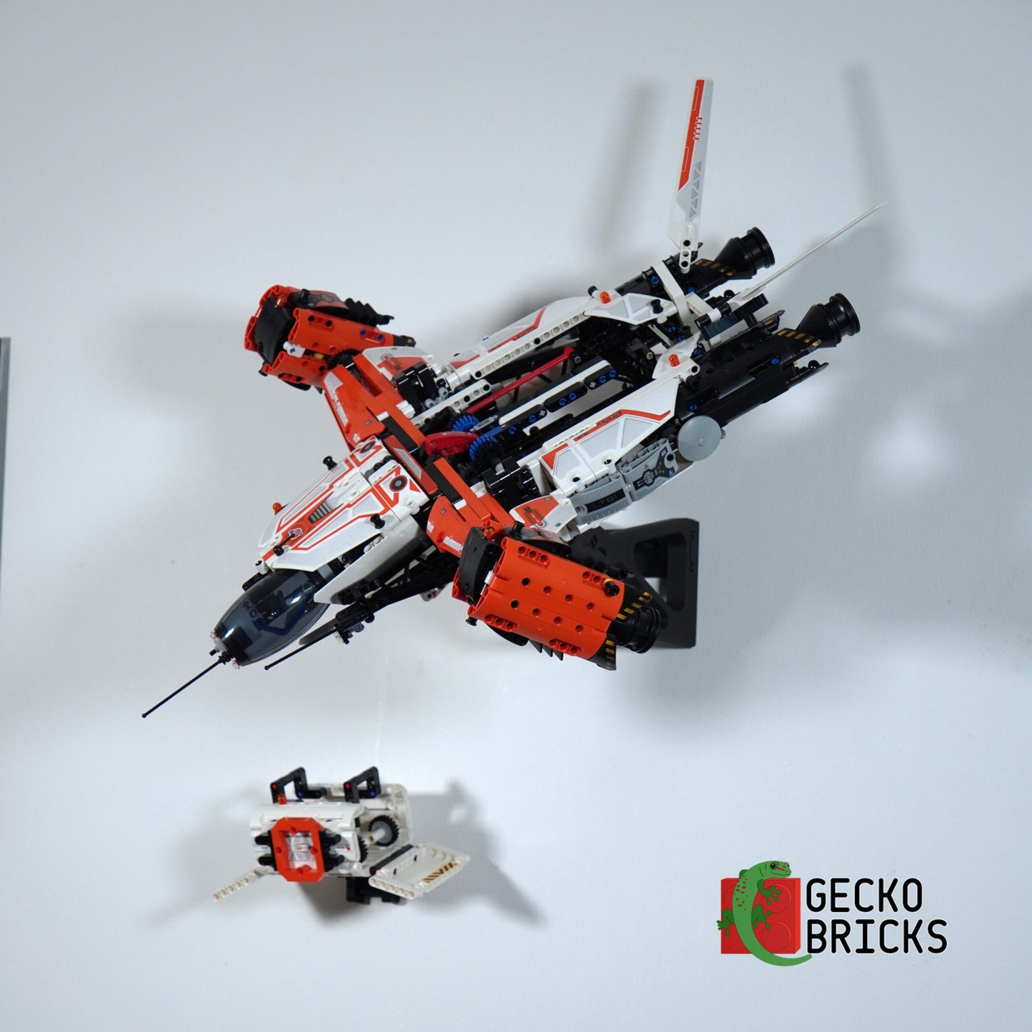 VTOL - Heavy Cargo Ship - 42181 - Wall Mount image 2