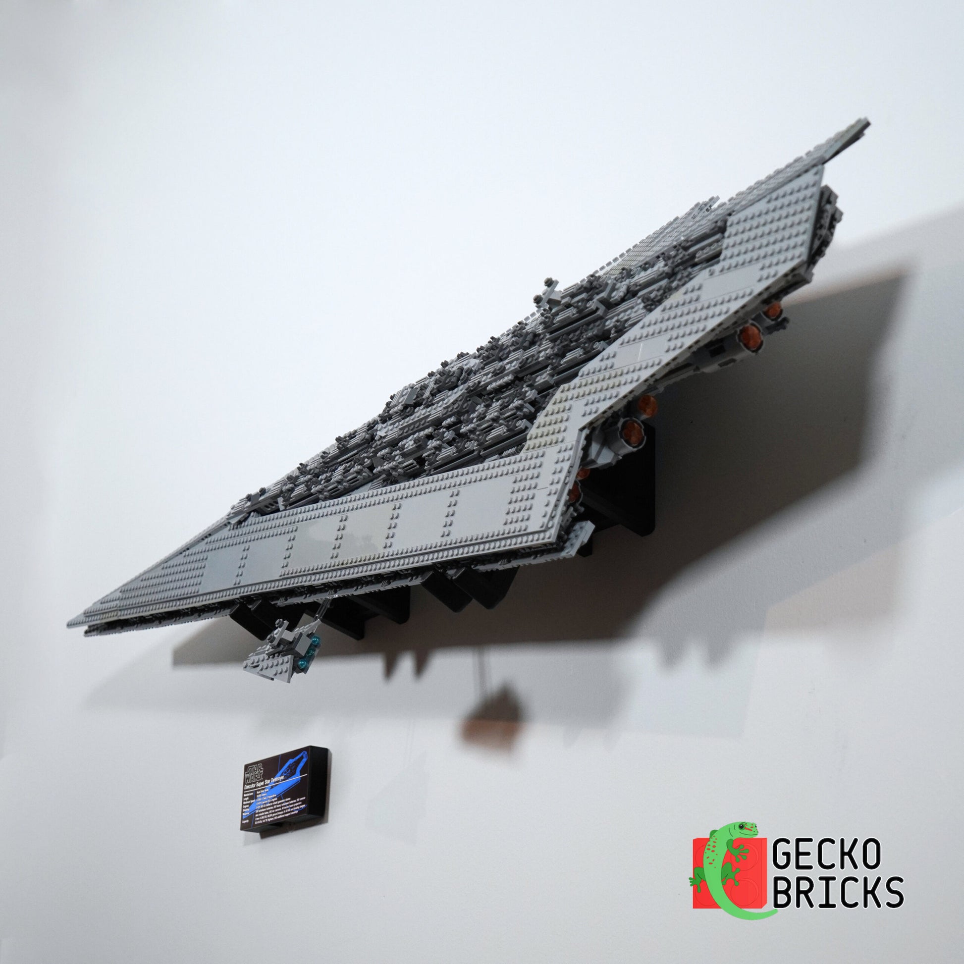 UCS Super Star Destroyer - 10221 - Wall Mount image 3