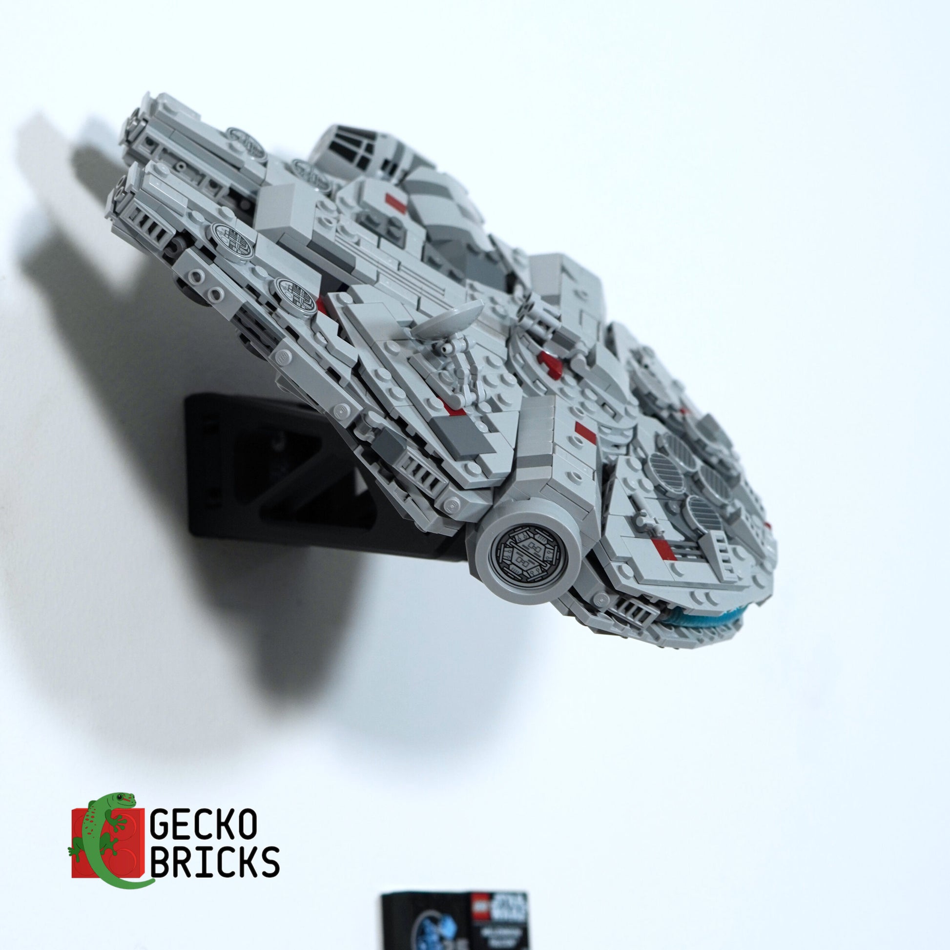 Millennium Falcon Midi - 75375 - Wall Mount image 5